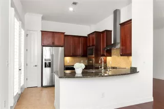 Photo #6: 20931290 Listing 