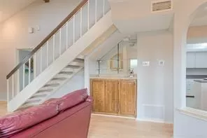 Photo #4: 20932025 Listing 