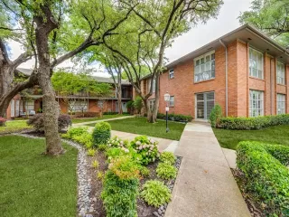 Photo #2: 20932674 Listing