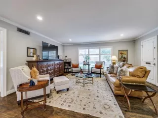 Photo #4: 20932674 Listing