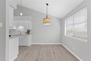 Photo #4: 20933983 Listing