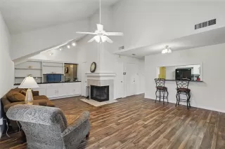 Photo #3: 20934496 Listing