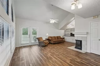 Photo #4: 20934496 Listing