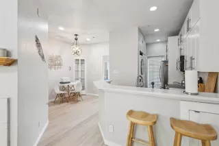 Photo #4: 20934886 Listing