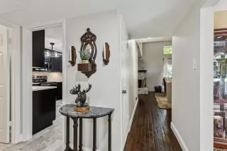 Photo #5: 20934972 Listing