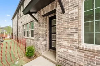 Photo #4: 20940302 Listing