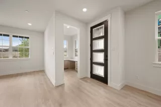 Photo #5: 20940302 Listing