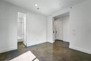 Photo #5: 20940563 Listing 