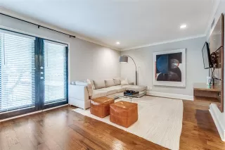 Photo #3: 20941566 Listing