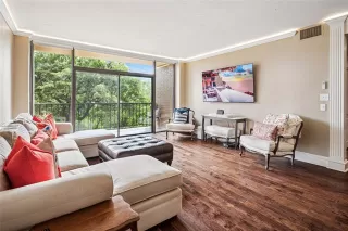 Photo #2: 20941905 Listing