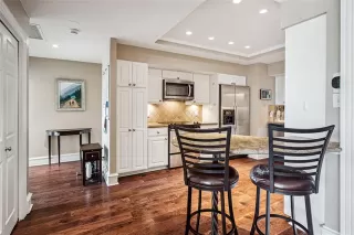 Photo #4: 20941905 Listing