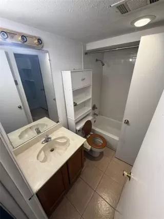 Photo #5: 20943906 Listing