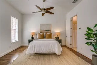 Photo #4: 20944580 Listing