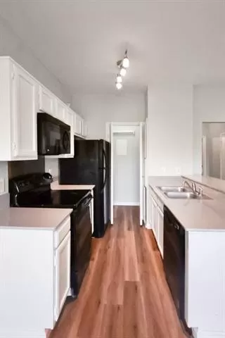 Photo #5: 20945053 Listing