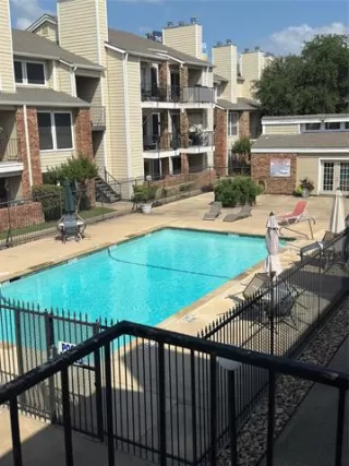 Photo #2: 20946872 Listing