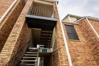 Photo #6: 20946872 Listing