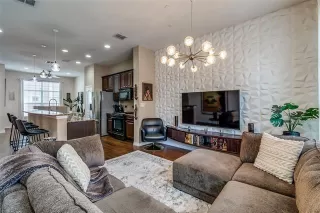 Photo #6: 20947461 Listing