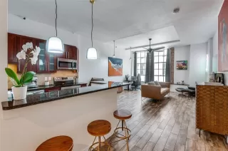 Photo #4: 20948178 Listing