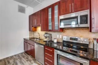 Photo #6: 20948178 Listing