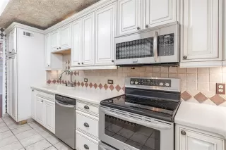 Photo #6: 20948216 Listing