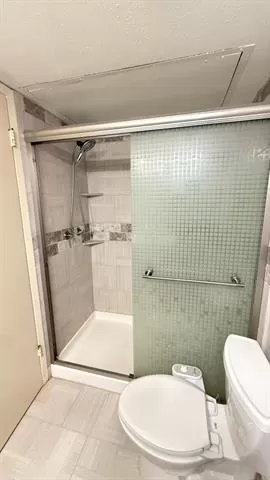 Photo #5: 20949202 Listing