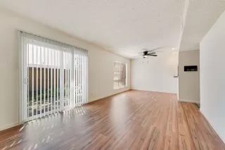 Photo #5: 20949452 Listing