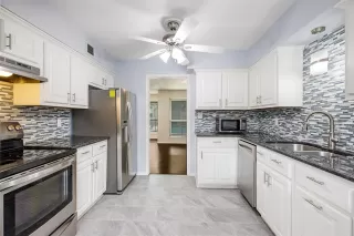 Photo #4: 20949626 Listing