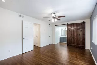 Photo #6: 20949626 Listing