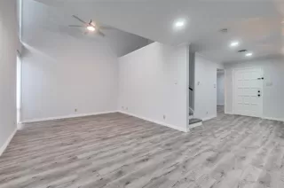 Photo #5: 20951336 Listing