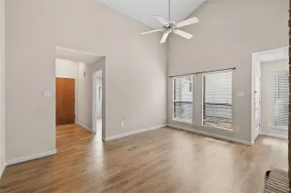 Photo #6: 20951913 Listing