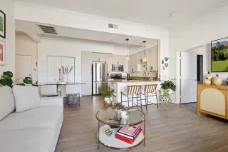 Photo #5: 20951982 Listing