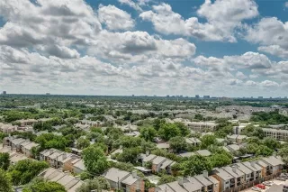 Browse active condo listings in BONAVENTURE