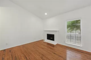 Photo #5: 20953057 Listing 
