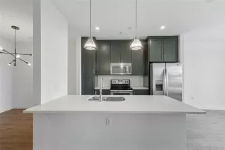 Photo #4: 20953128 Listing