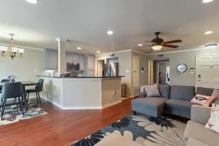 Photo #6: 20953533 Listing 