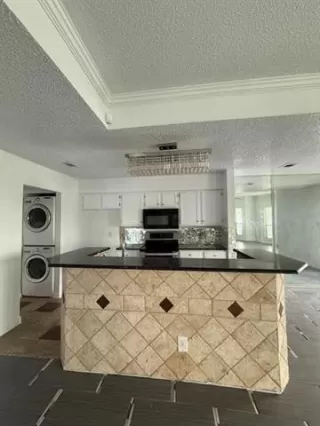 Photo #3: 20953968 Listing