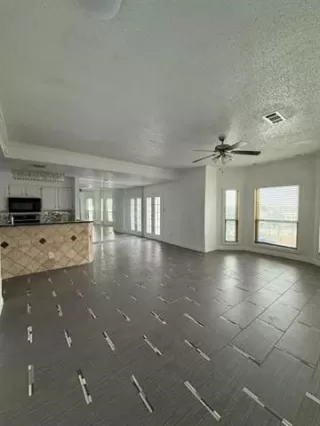 Photo #4: 20953968 Listing