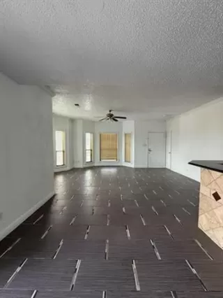 Photo #6: 20953968 Listing