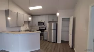 Photo #5: 20954137 Listing