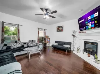 Photo #4: 20955869 Listing