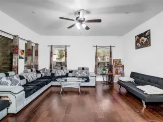 Photo #5: 20955869 Listing