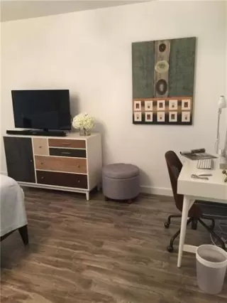 Photo #5: 20956173 Listing