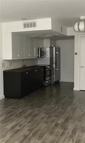 Photo #6: 20956173 Listing