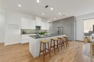 Photo #5: 20956608 Listing 