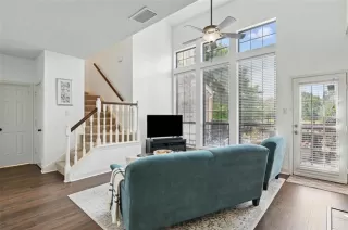 Photo #6: 20957640 Listing