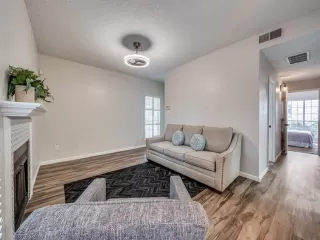 Photo #5: 20958397 Listing