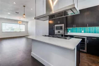 Photo #6: 20958578 Listing