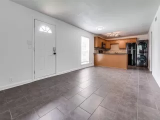 Photo #3: 20960426 Listing