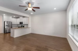 Photo #5: 20960430 Listing