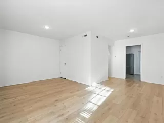 Photo #2: 20960994 Listing